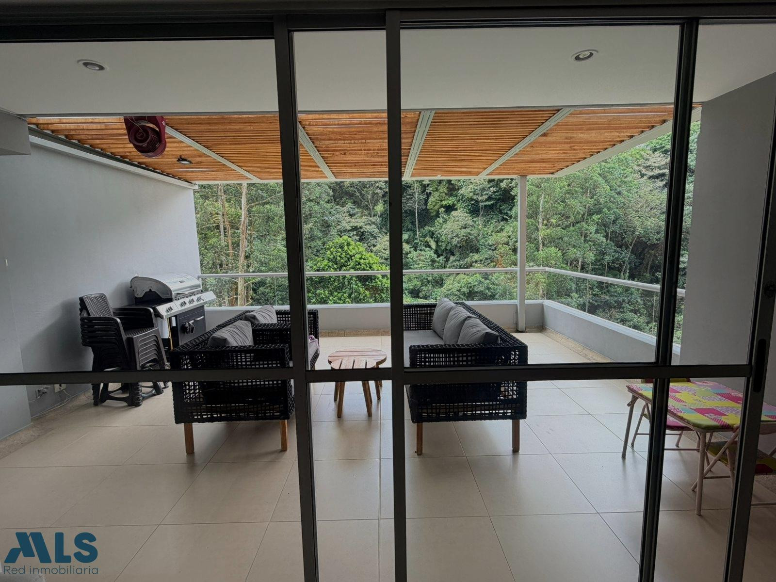 Apartamento con Gran Terraza Privada en Loma de Las Brujas | 128 m² para Disfrutar en envigado - loma de las brujas