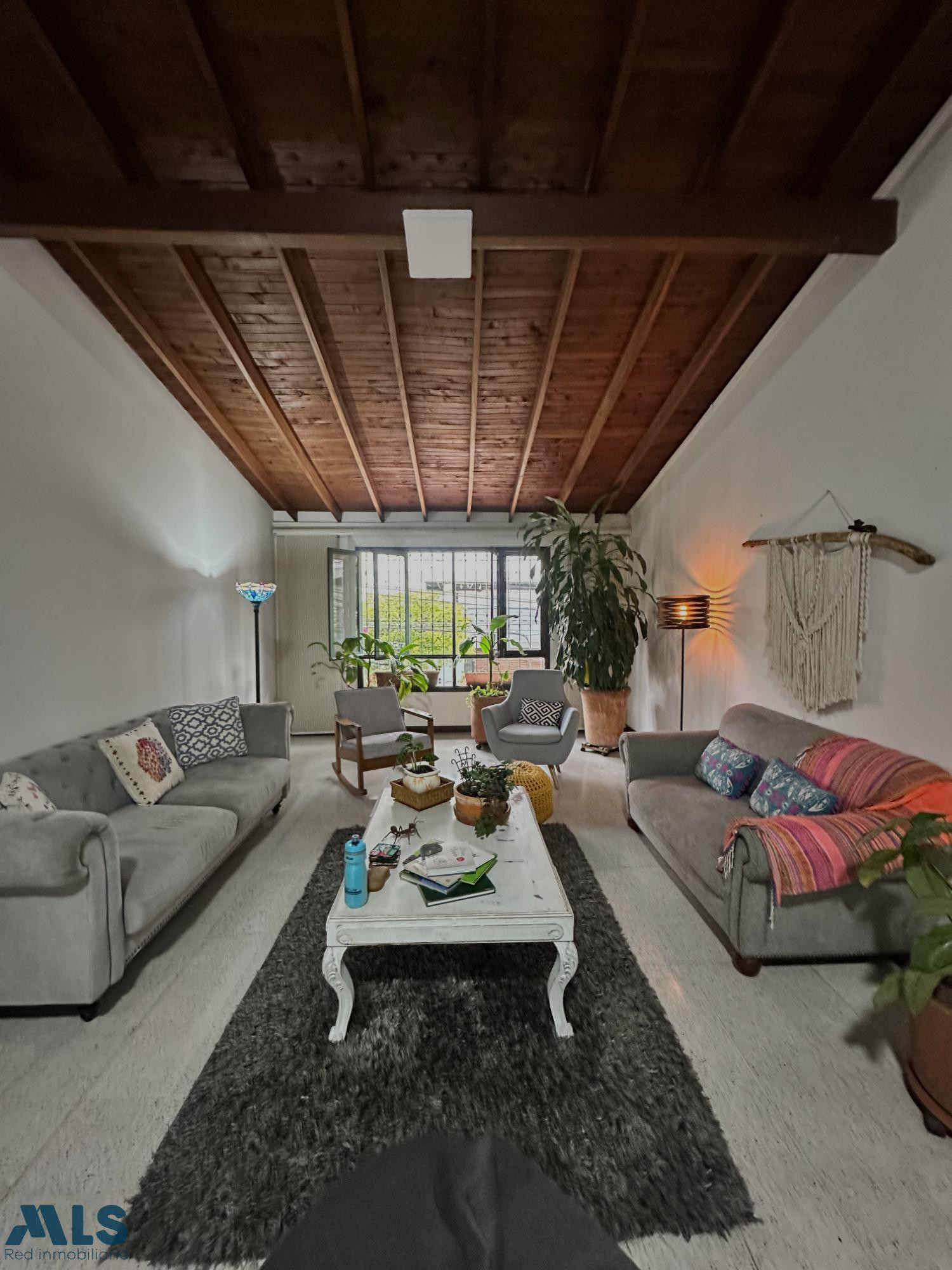 Casa de 250m2 en Conquistadores! A pasos de Parques del Río. ¡Tu hogar ideal medellin - conquistadores