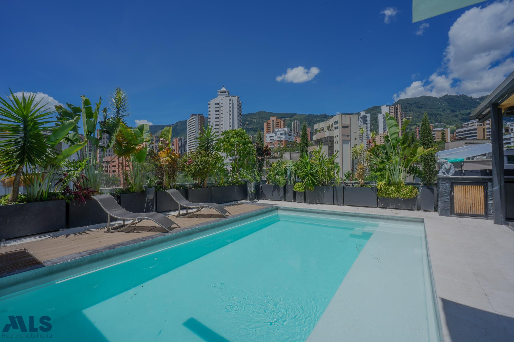 Espectacular penthouse con piscina privada medellin - san lucas