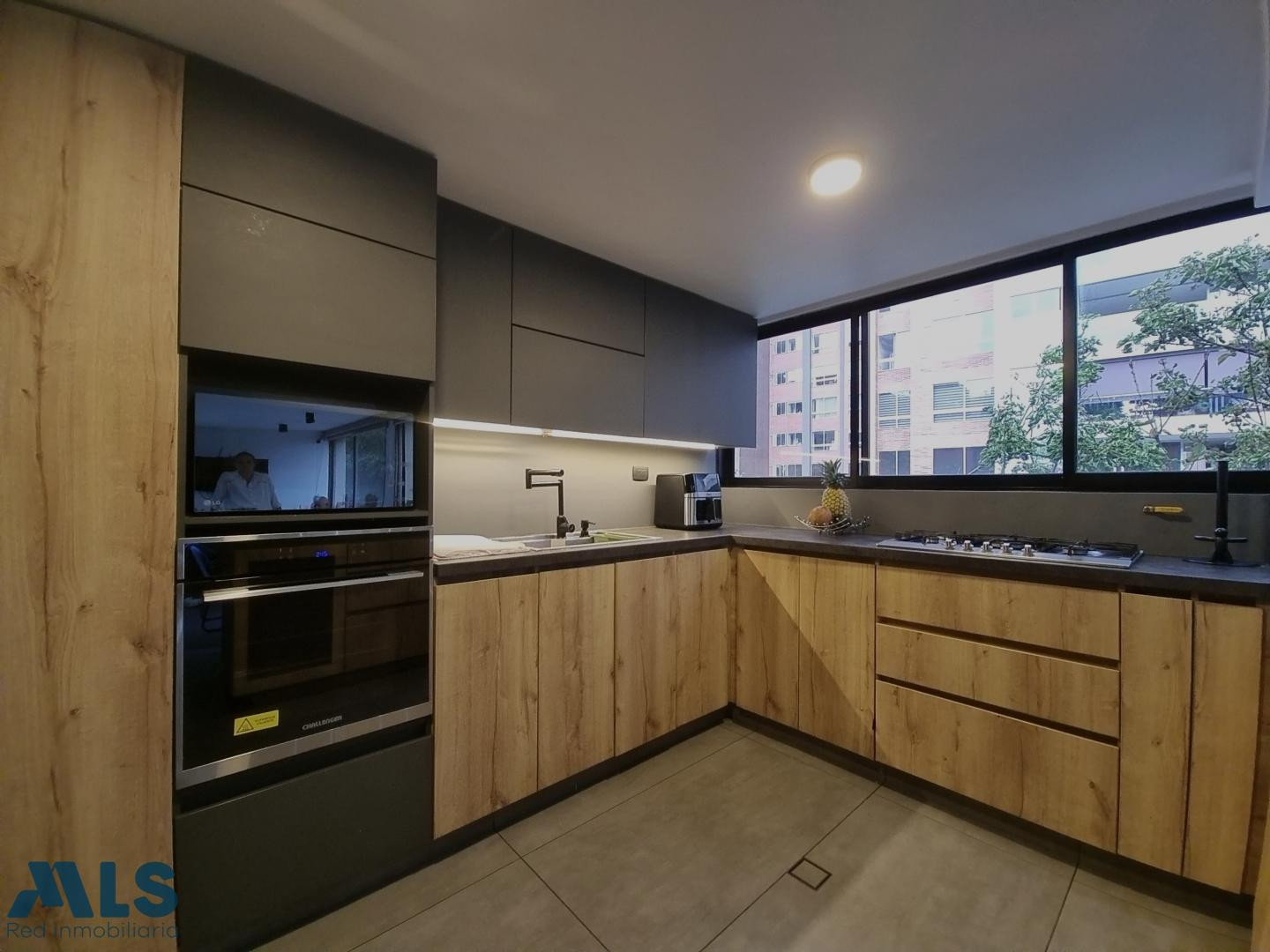 Amplia Casa con ubicación ideal a pasos del Tesoro y Mall Del Este medellin - el tesoro