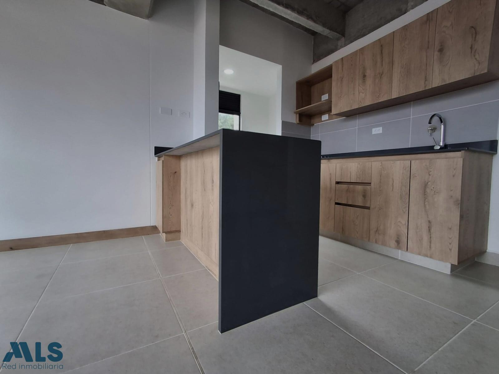 Apartamento en Loma del Indio. medellin - loma del indio
