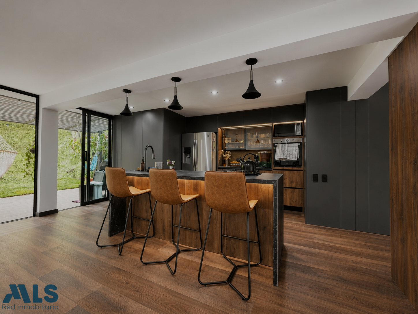 Casa reformada en una unidad familiar completa, Cumbres, Envigado: envigado - loma de cumbres