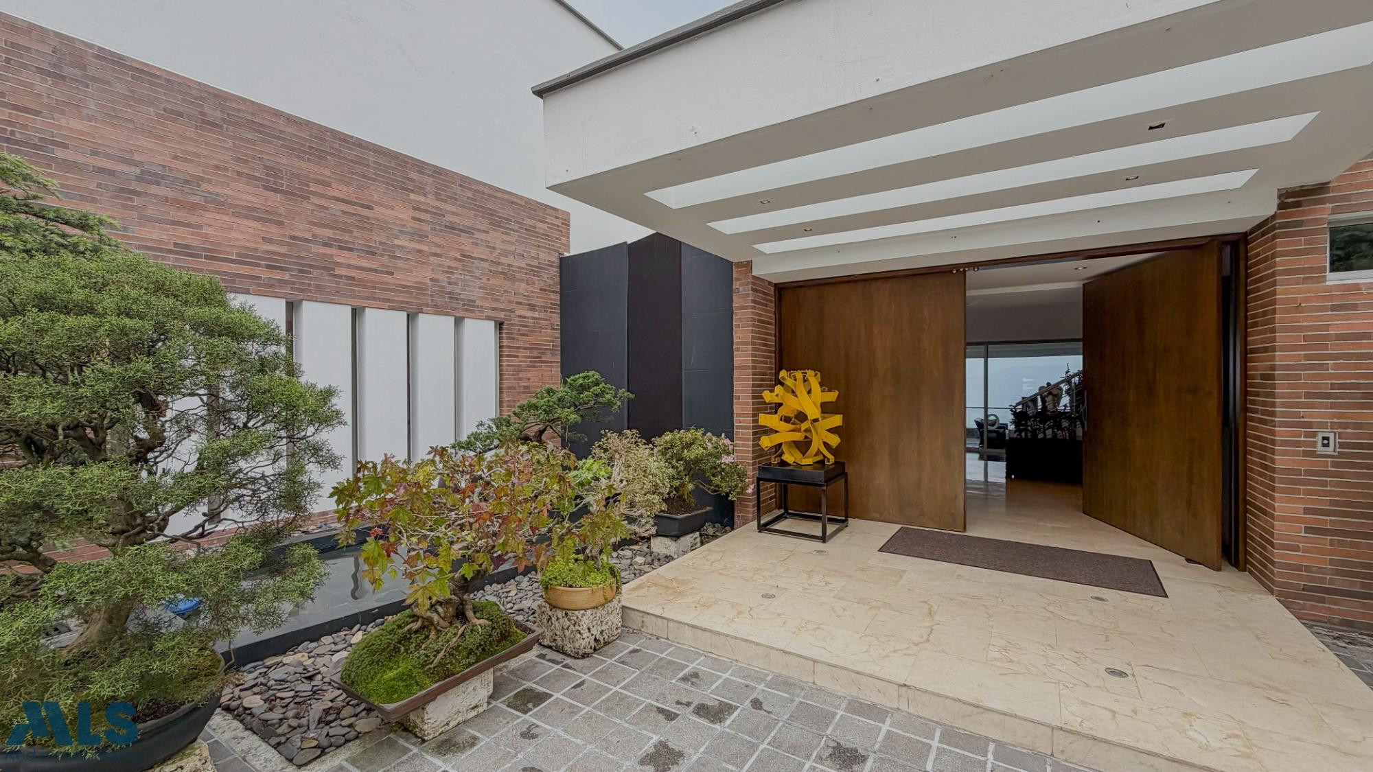 Casa con Piscina y vista a la Ciudad medellin - las palmas