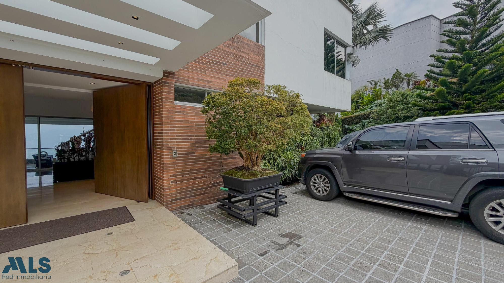 Casa con Piscina y vista a la Ciudad medellin - las palmas