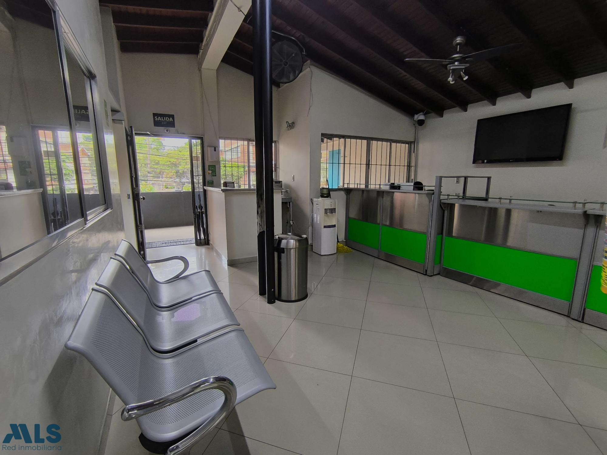 Propiedad con gran potencial comercial a pasos de la Avenida 70 y el Metro medellin - estadio