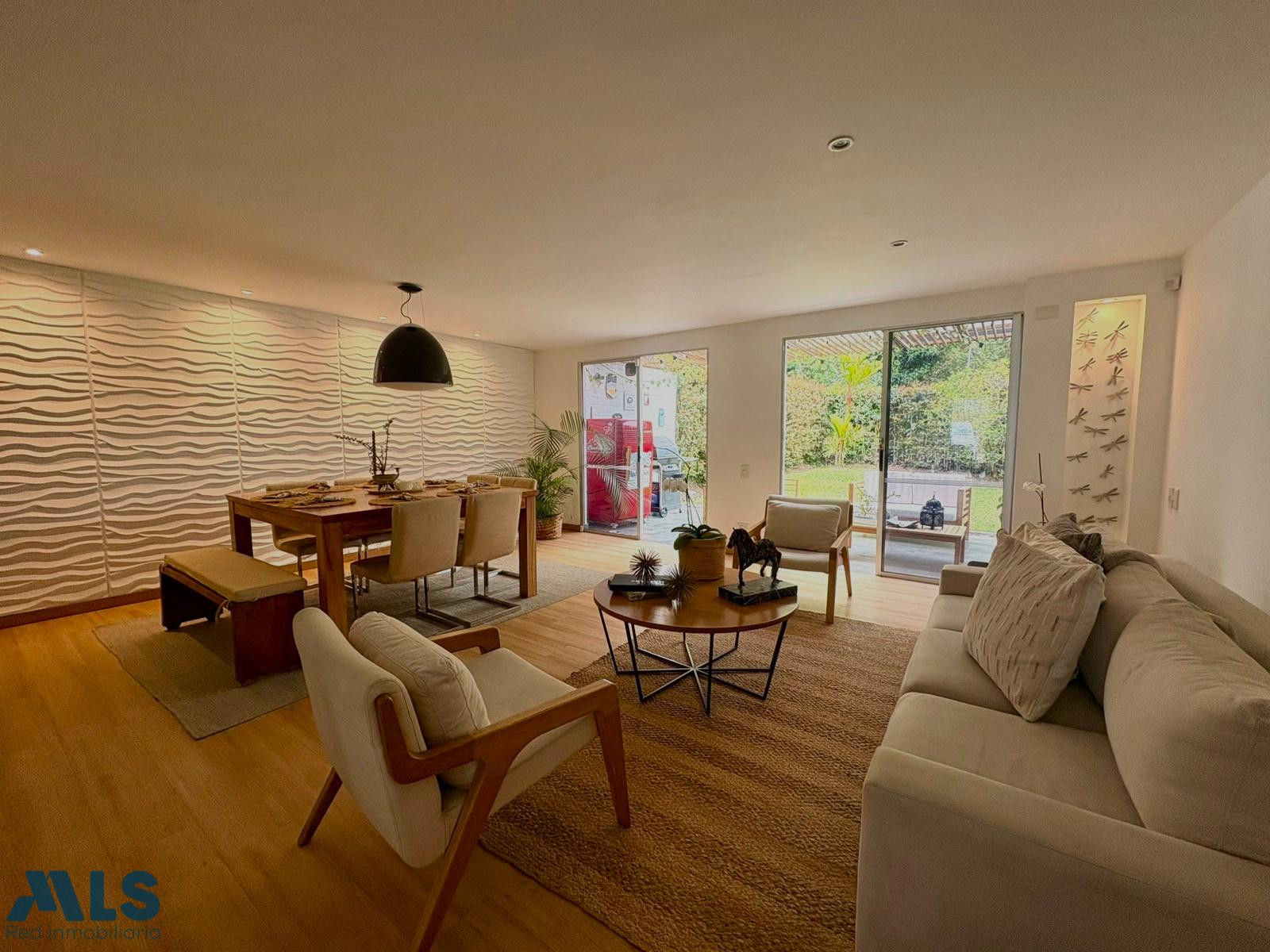 HERMOSA CASA EN UNIDAD CERRADA EN SAN LUCAS envigado - san lucas