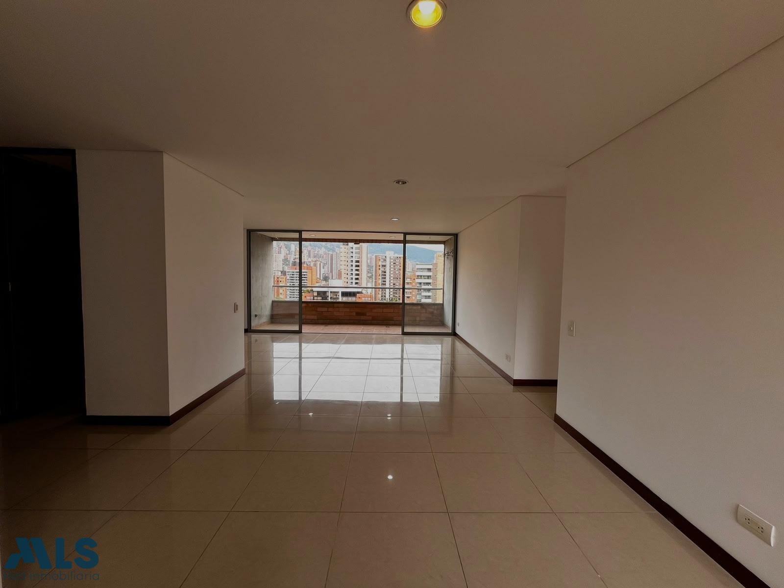 Amplio Apartamento en Venta con vista en Castropol unidad completa medellin - castropol