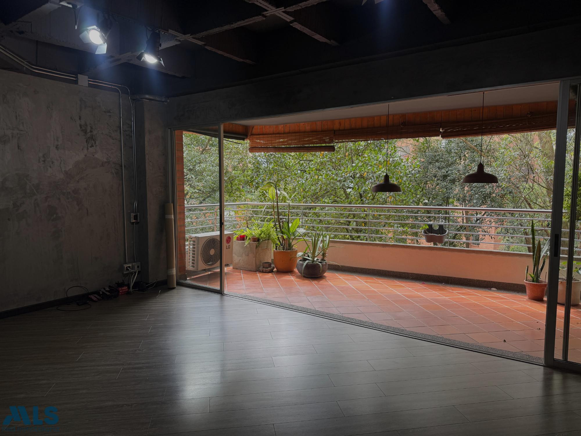 Vive la tranquilidad de San Lucas, en la exclusiva Loma del Mall Drive-In. medellin - san lucas