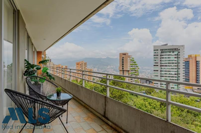 Exclusividad frente a El Tesoro medellin - el tesoro