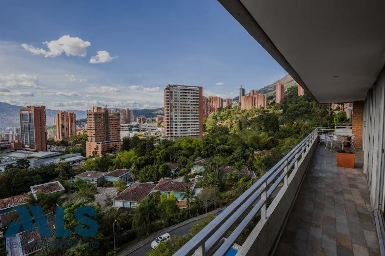 Exclusividad frente a El Tesoro medellin - el tesoro