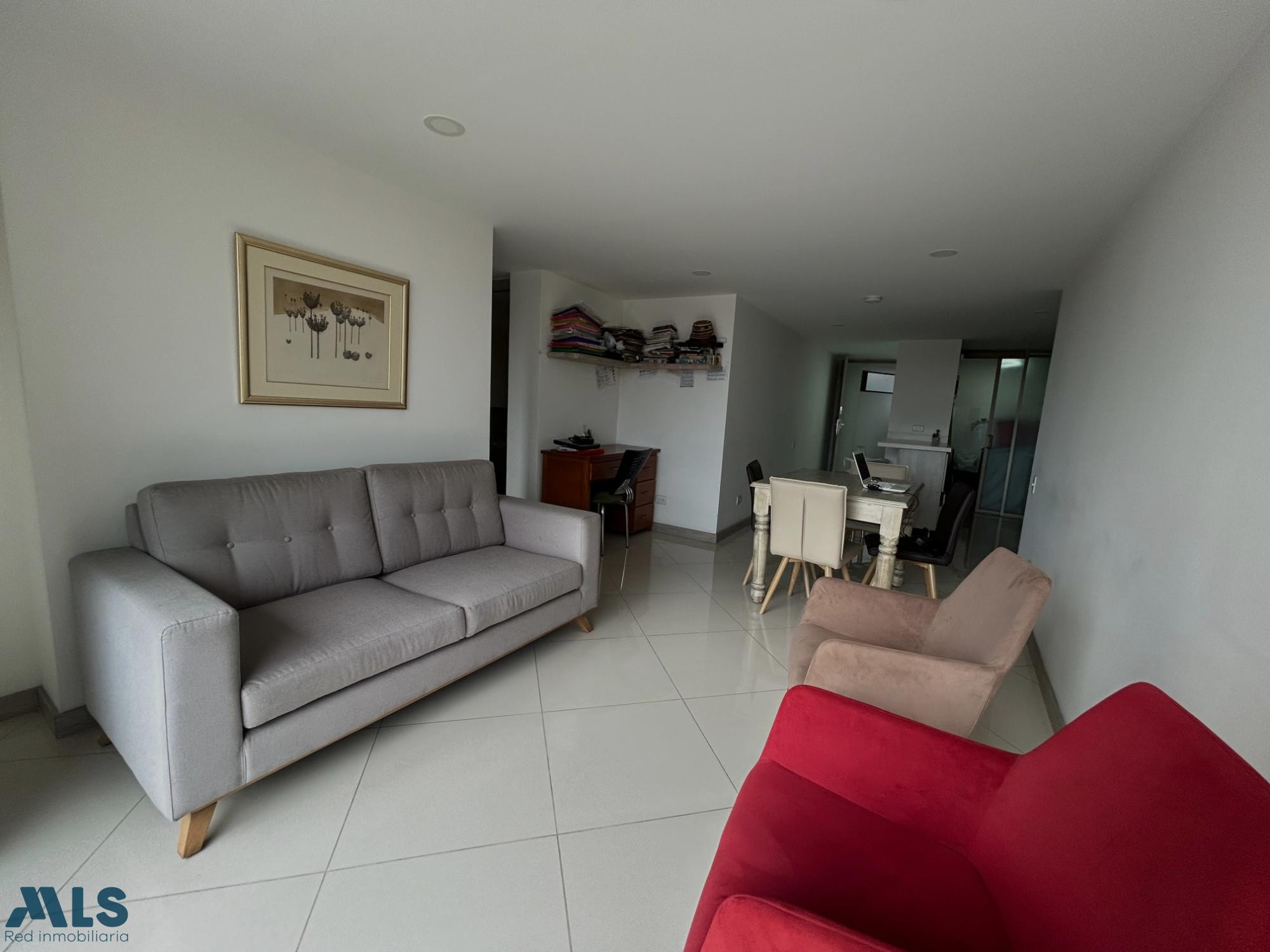 APartamento ubicado en la parte baja y plana de envigado cerca a todo envigado - la salle