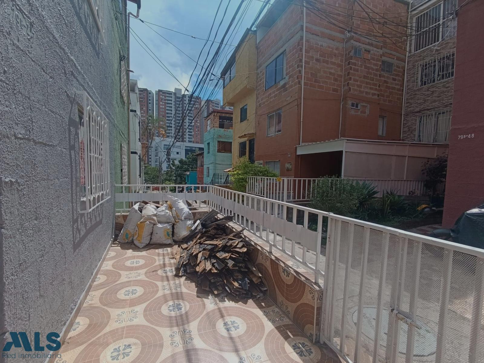 Casa triplex en venta en Balcones de la serranía medellin - el rincon