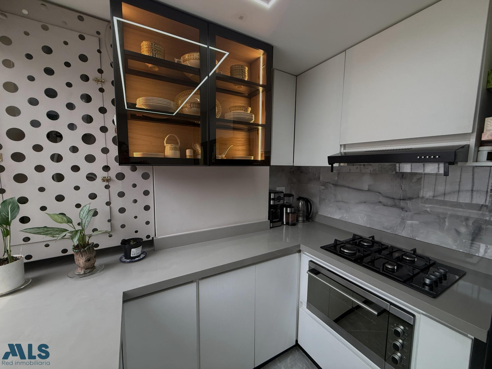 Hermoso apartaestudio remodelado en Bulerias. medellin - bolivariana