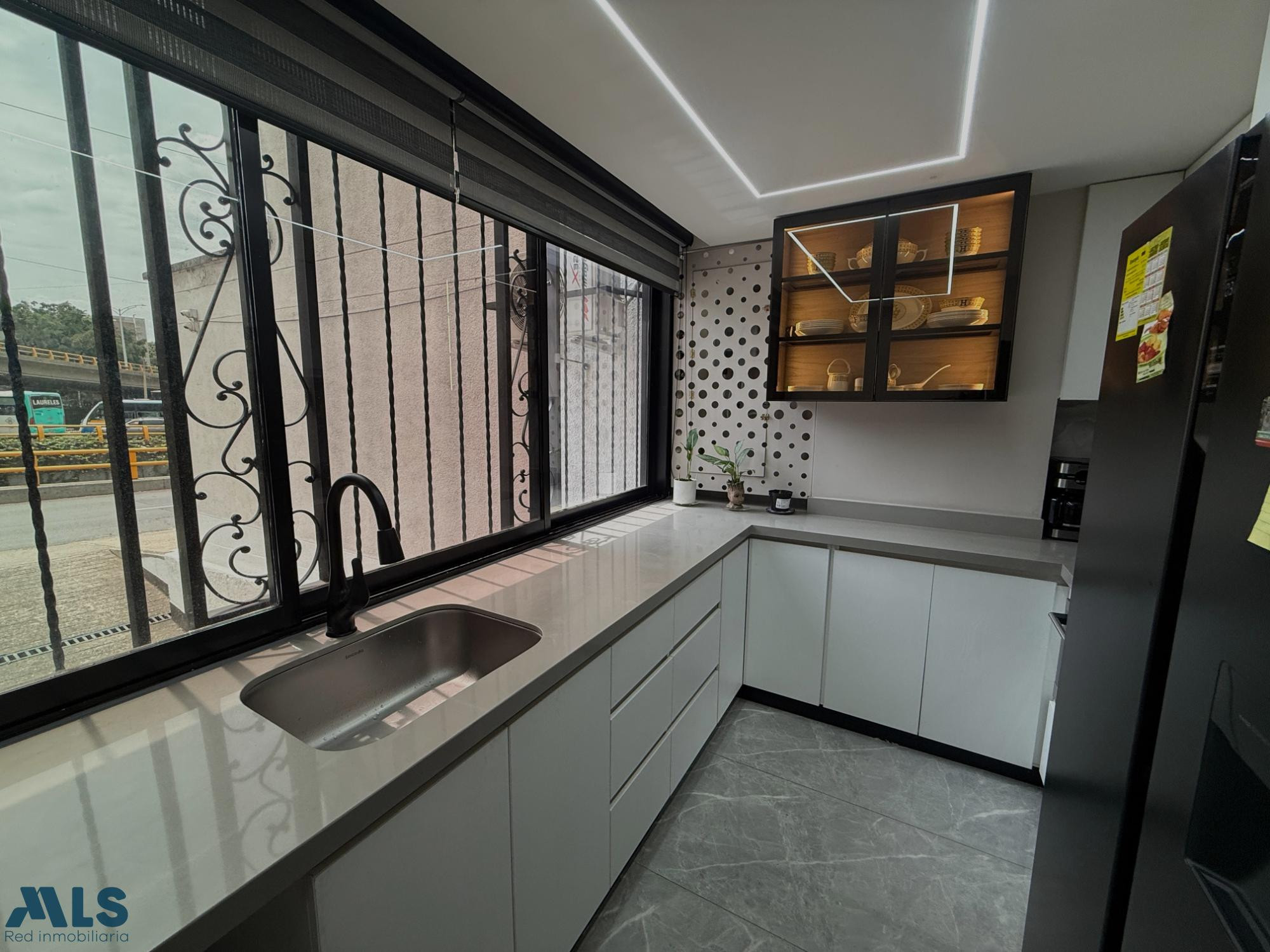 Hermoso apartaestudio remodelado en Bulerias. medellin - bolivariana