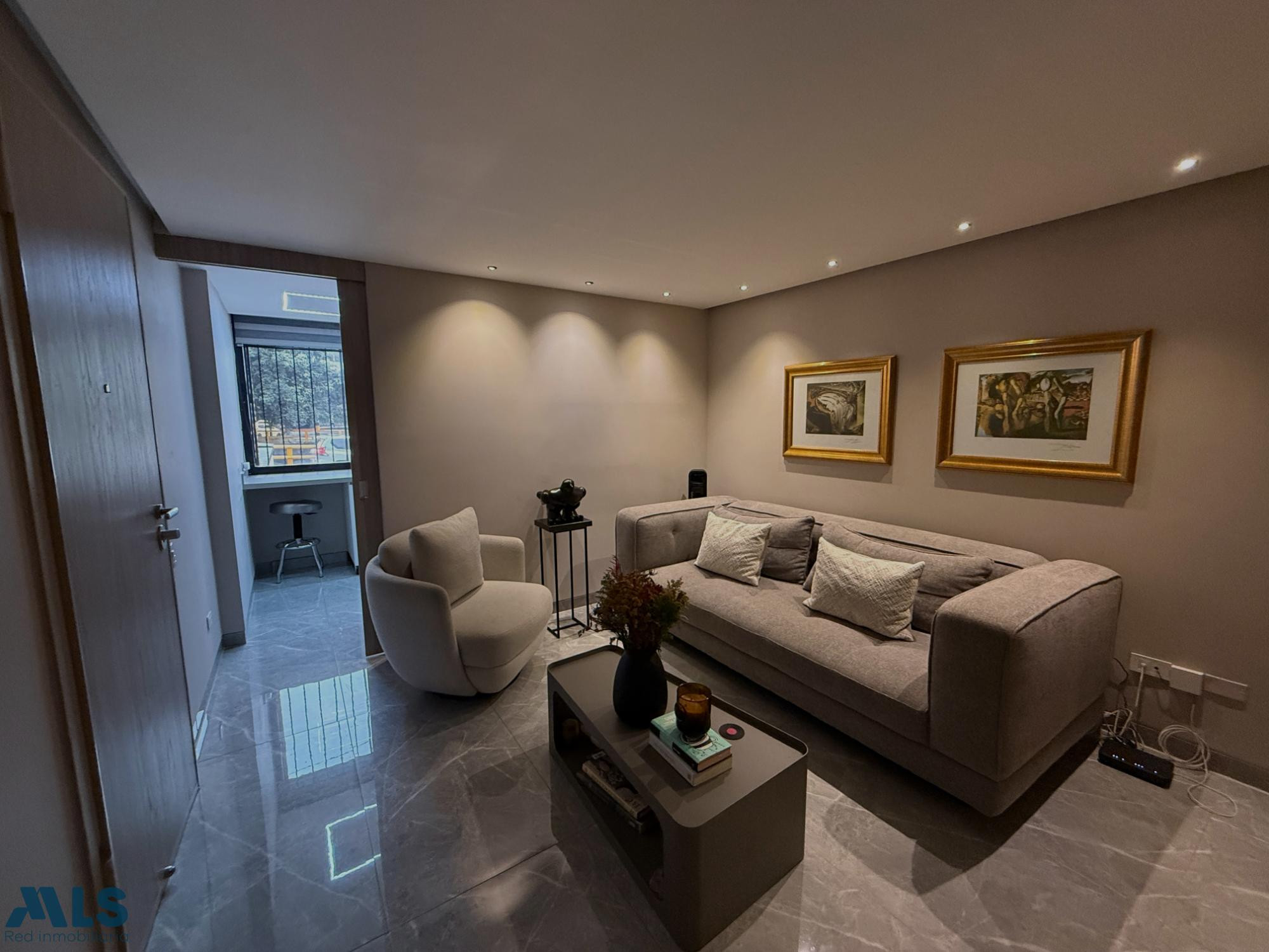 Hermoso apartaestudio remodelado en Bulerias. medellin - bolivariana