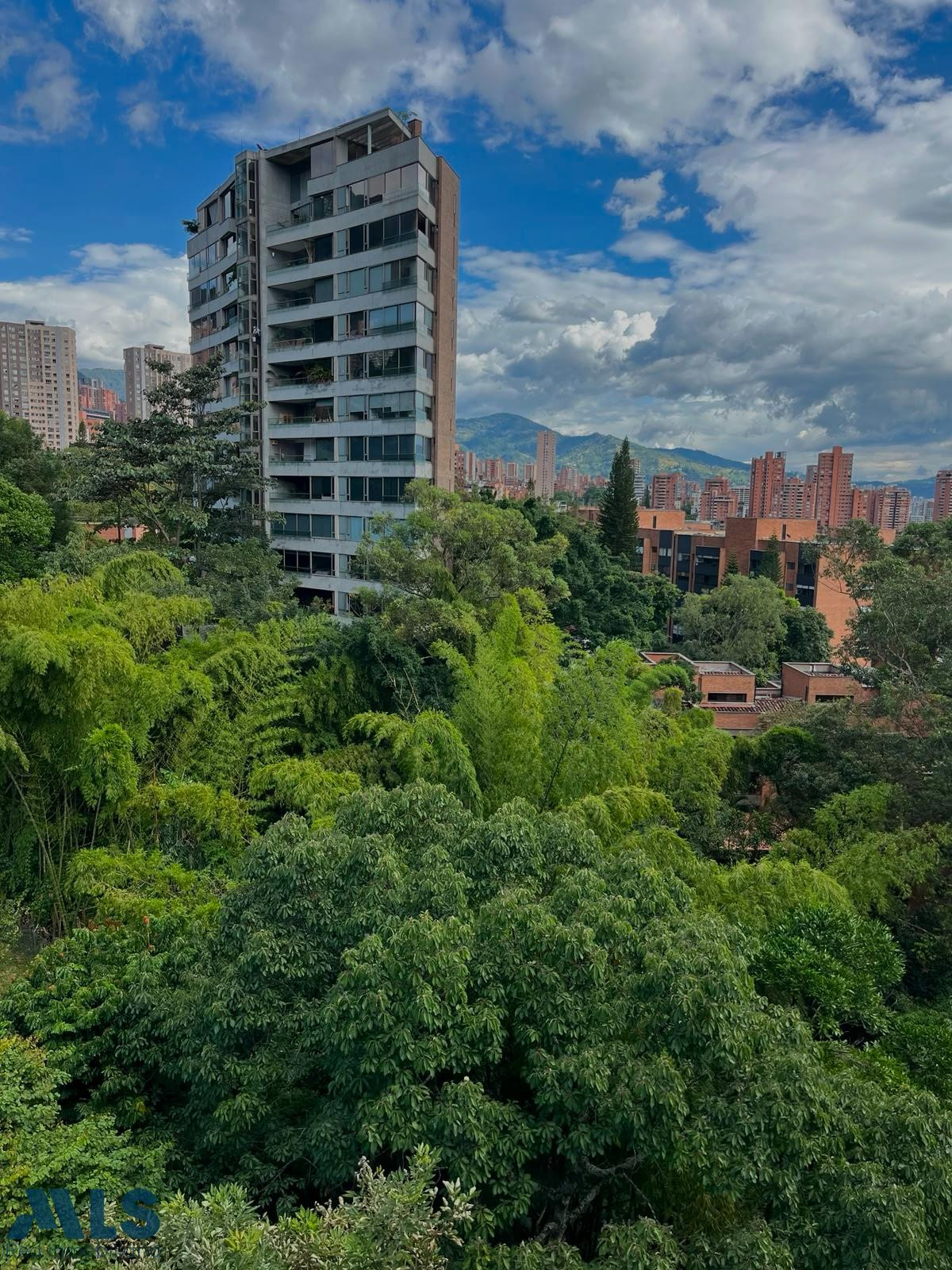 Apartamento para venta en urbanización cerrada en Medellín medellin - altos del poblado