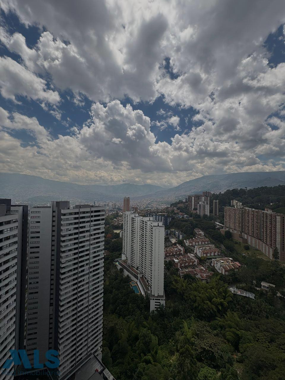 Hermoso apartamento, con una vista inigualable, en altos del poblado, unidad medellin - el poblado