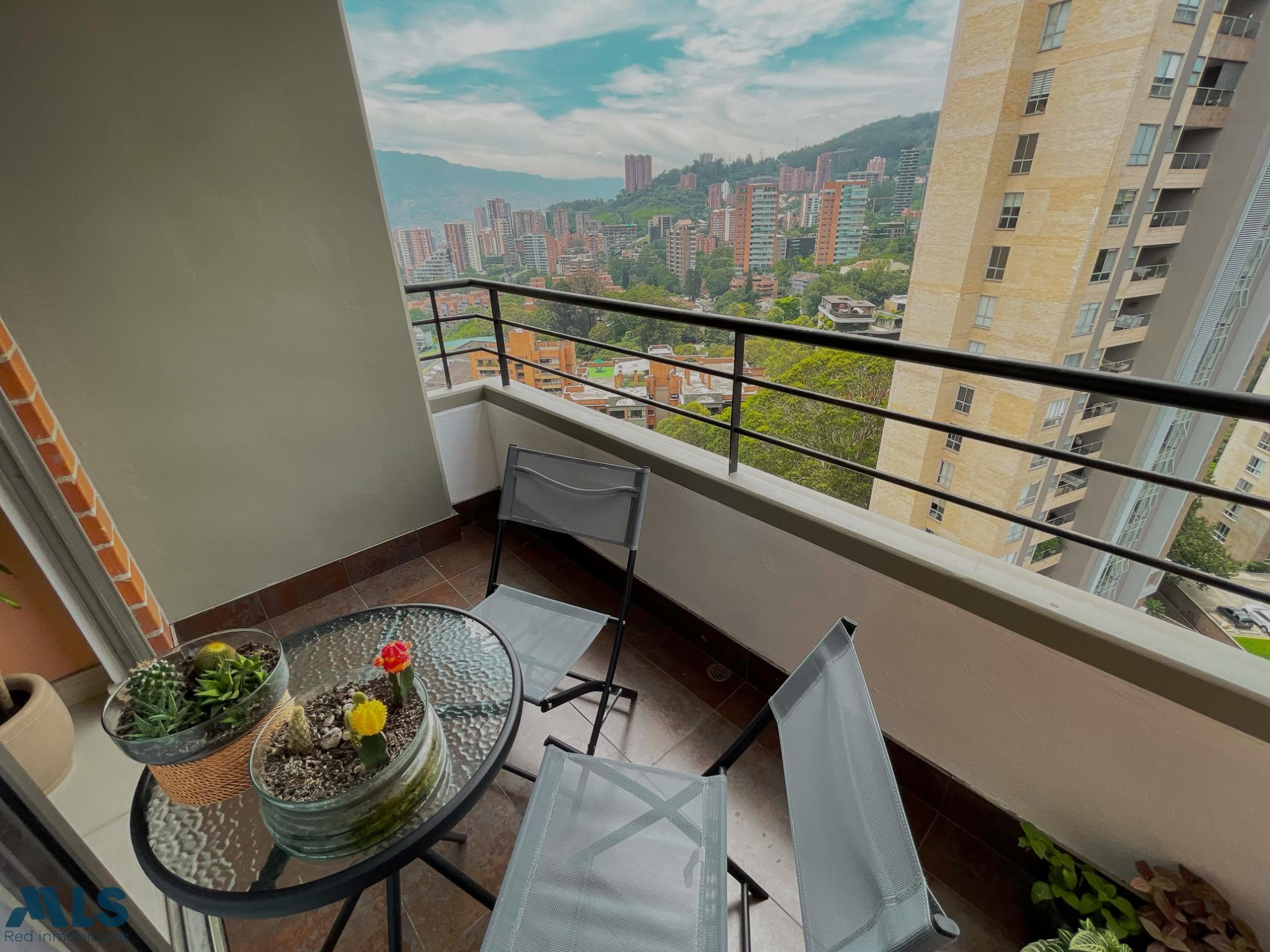Hermoso apartamento muy cerca a Provenza. Amoblado. medellin - la florida