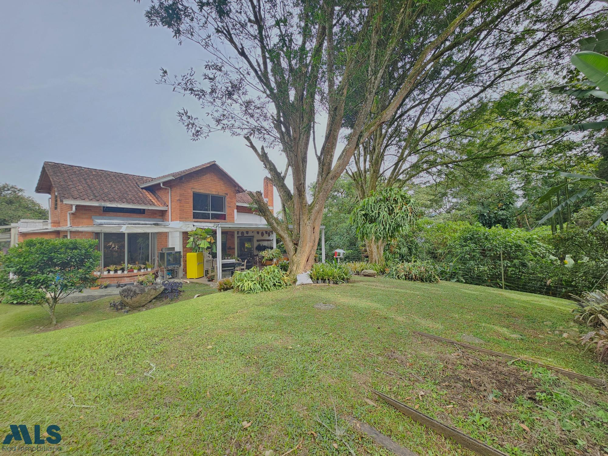 CASA CAPMESTRE EN LA CIUDAD envigado - loma del escobero