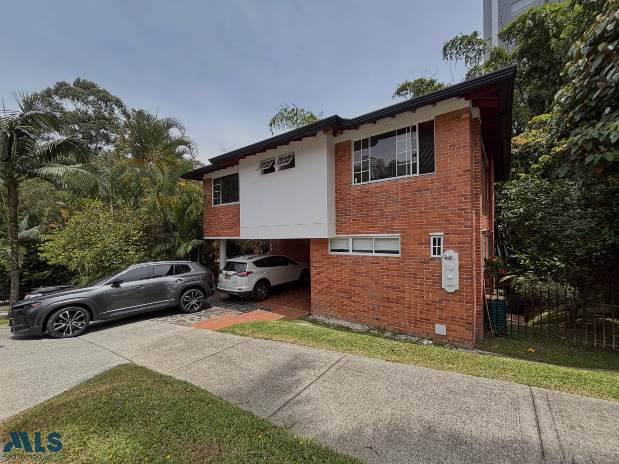 HERMOSA CASA PARA LA VENTA envigado - loma de benedictinos