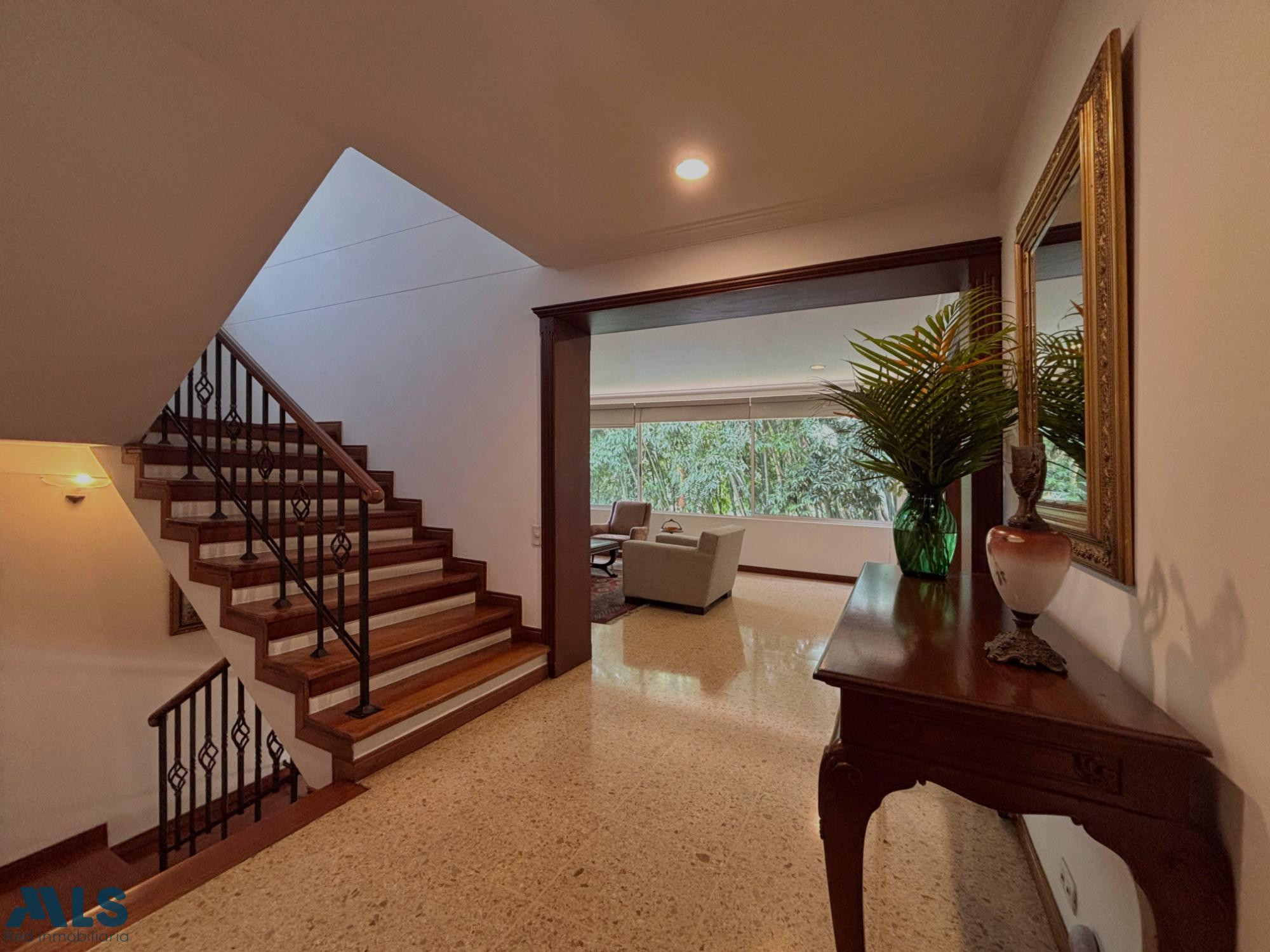 HERMOSA CASA PARA LA VENTA envigado - loma de benedictinos
