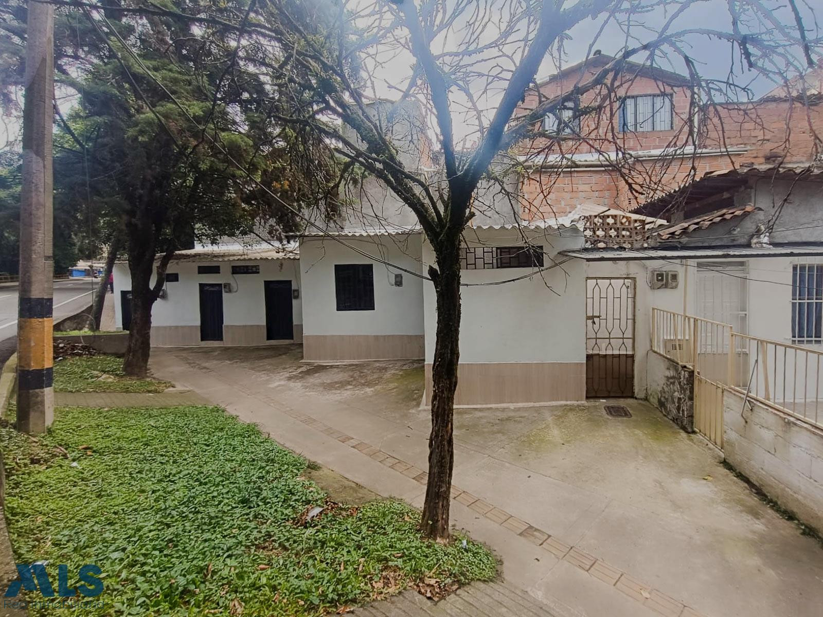 CASA PRIMER PISO CON 7 UNIDADES DE VIVIENDA envigado - san mateo