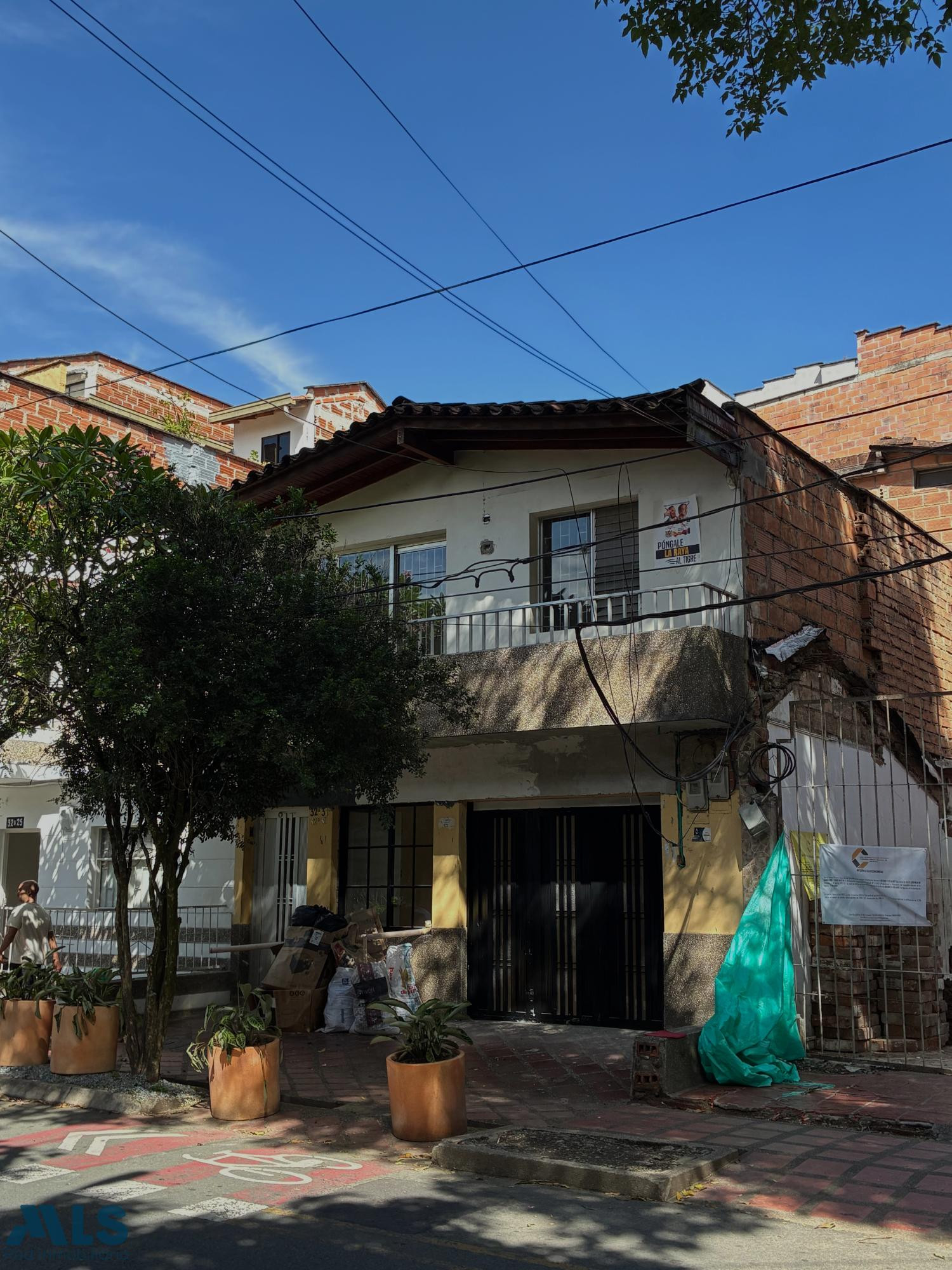 Inversión estratégica en La Magnolia, Envigado: Casa lote con proyecto de 8 niveles envigado - la magnolia