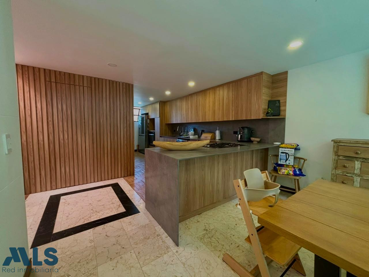 Casa con excelente ubicación-En Venta medellin - san lucas