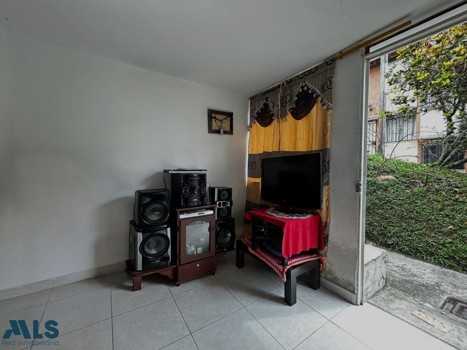 Casa Unifamiliar en unidad abierta bello - molinares