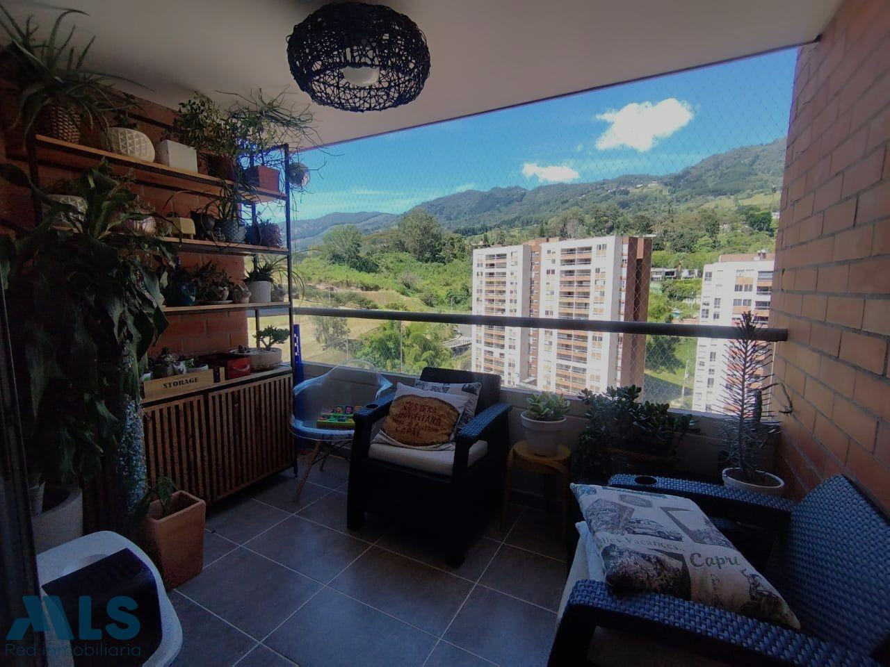 Apartamento con muy buena ubicacion envigado - camino verde