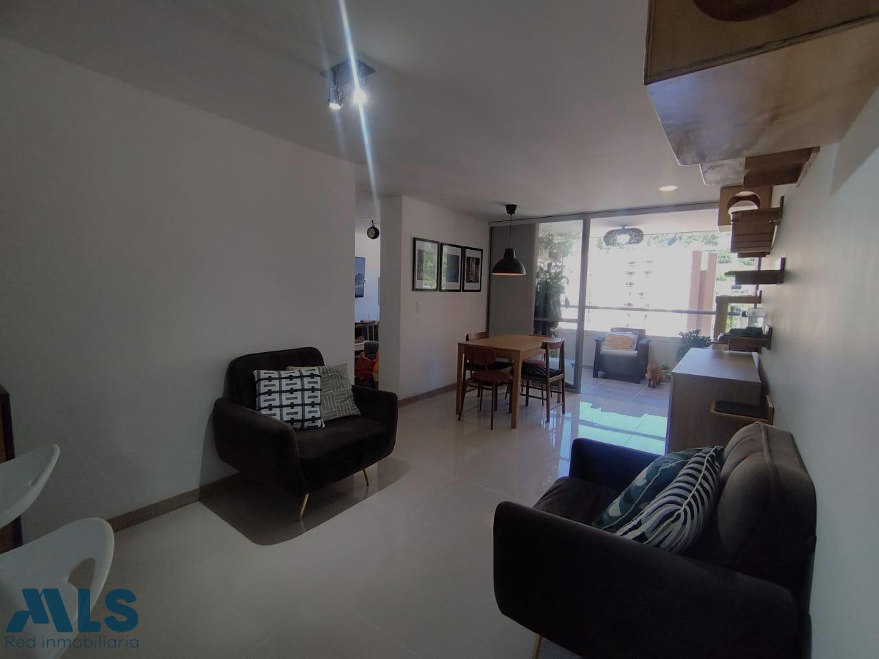 Apartamento con muy buena ubicacion envigado - camino verde