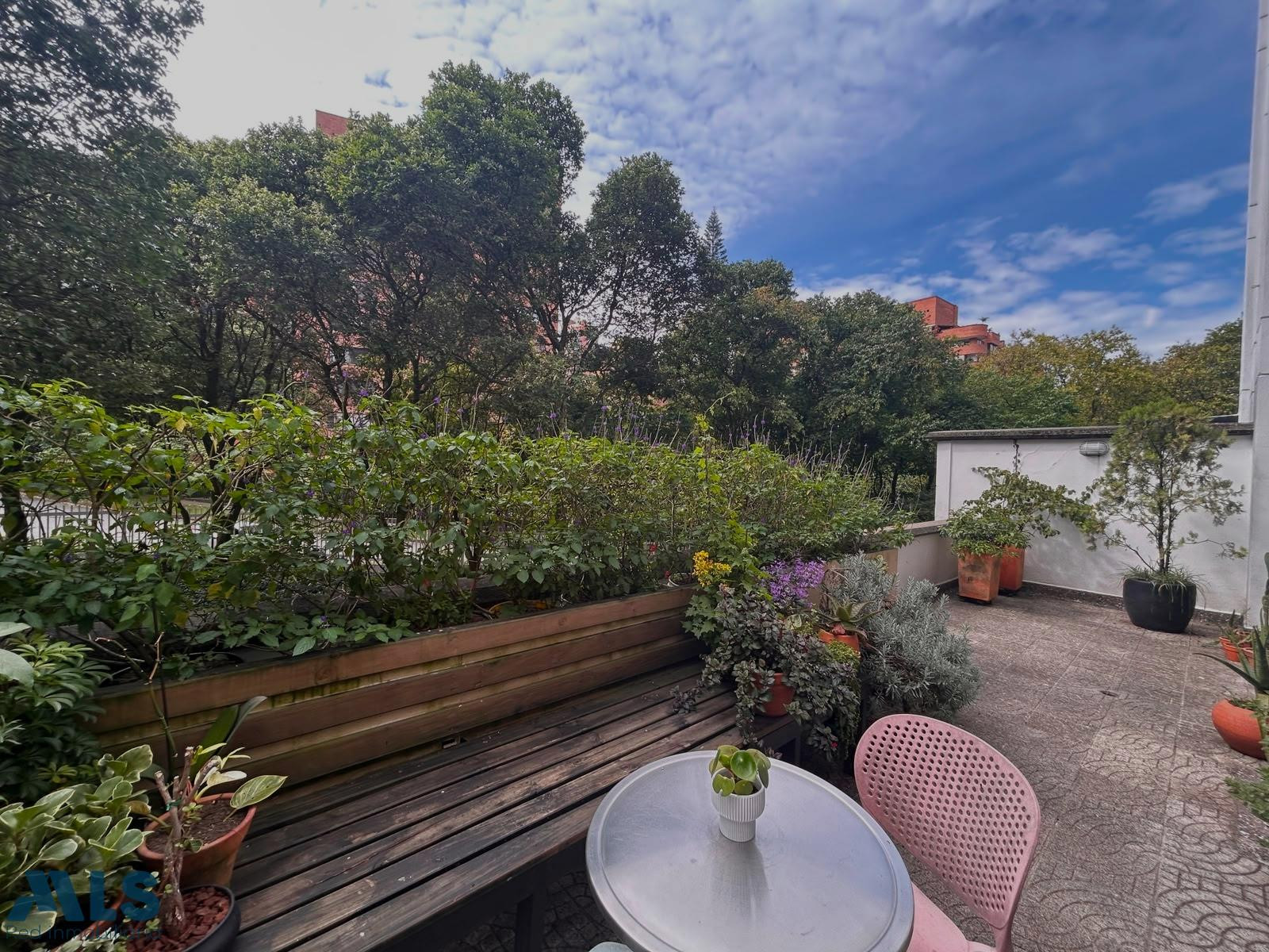 Apartamento en venta en el Poblado medellin - patio bonito