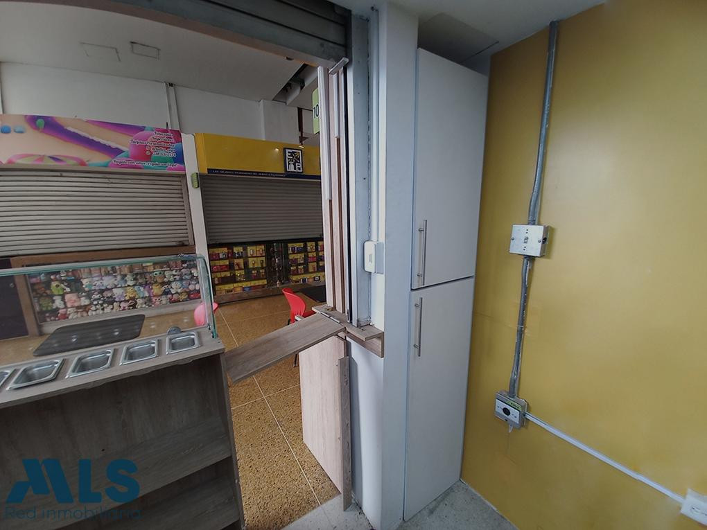 Centro comercial de gran flujo de personas bello - niquia
