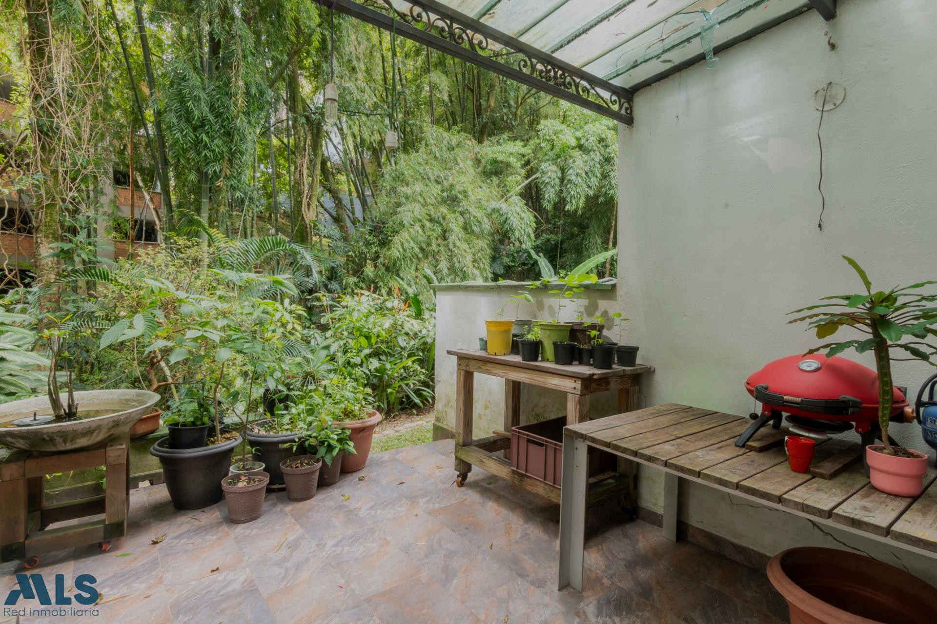 Hermoso apartamento dúplex remodelado medellin - loma del encierro