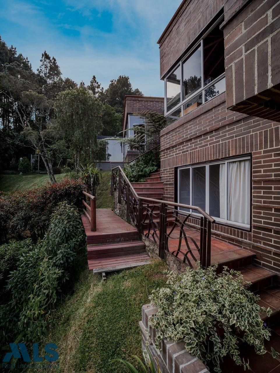 Hermosa casa en el escobero, construcción tradicional y con excelente disttribuciòn el-retiro - alto del escobero el retiro