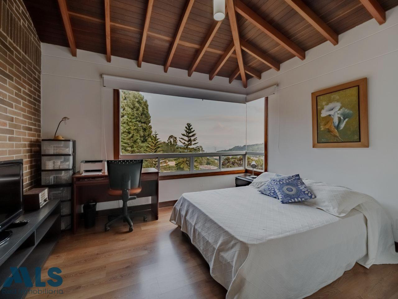 Hermosa casa en el escobero, construcción tradicional y con excelente disttribuciòn el-retiro - alto del escobero el retiro
