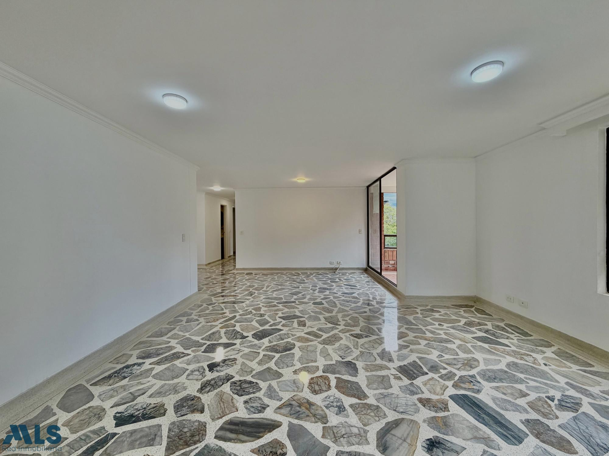 Apartamento amplio en Las Lomas, El Poblado | 3 alcobas, estudio y 2 parqueaderos medellin - las lomas no 1