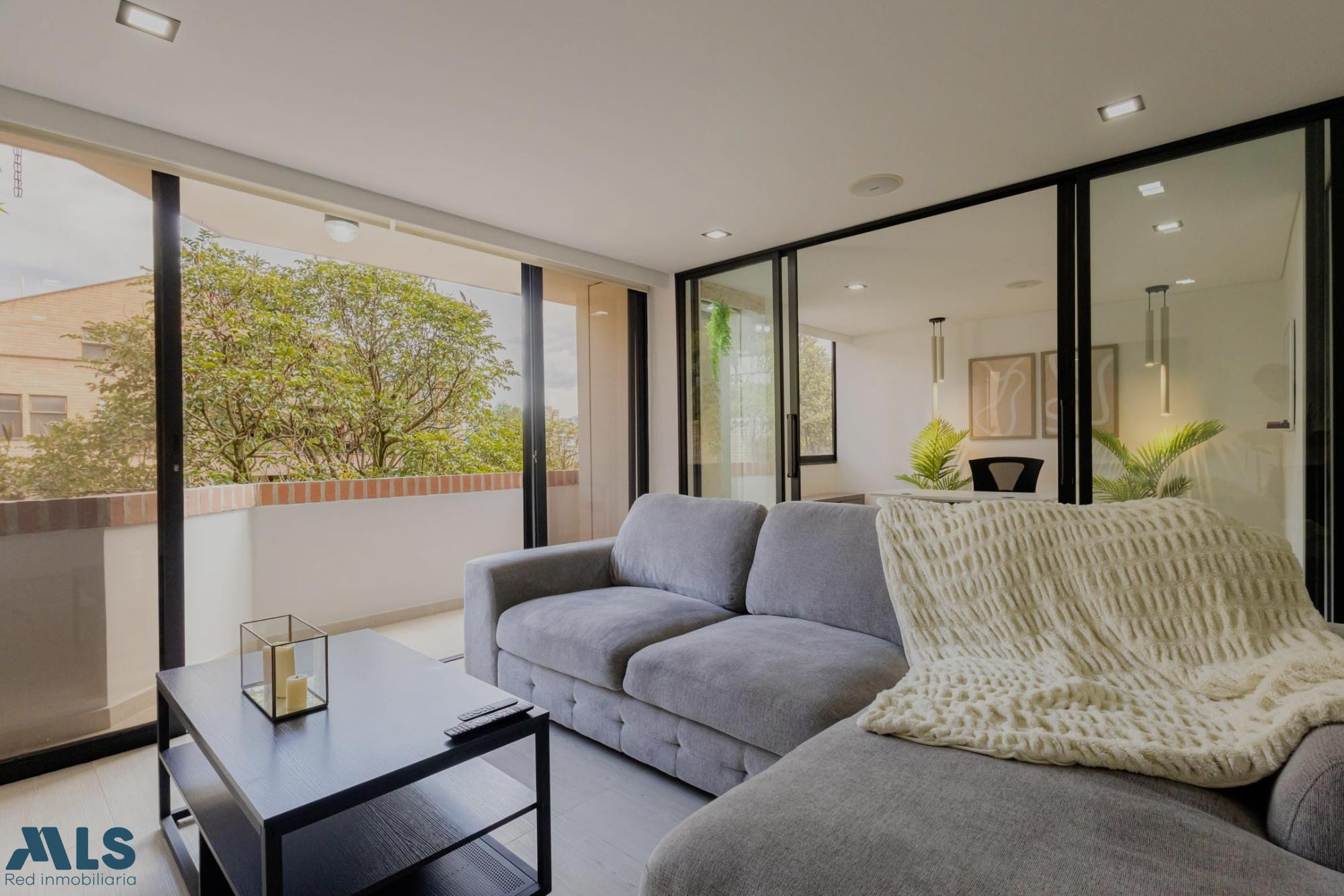 Sofisticado Apartamento Remodelado en Las Lomas, El Pobla medellin - las lomas no 2