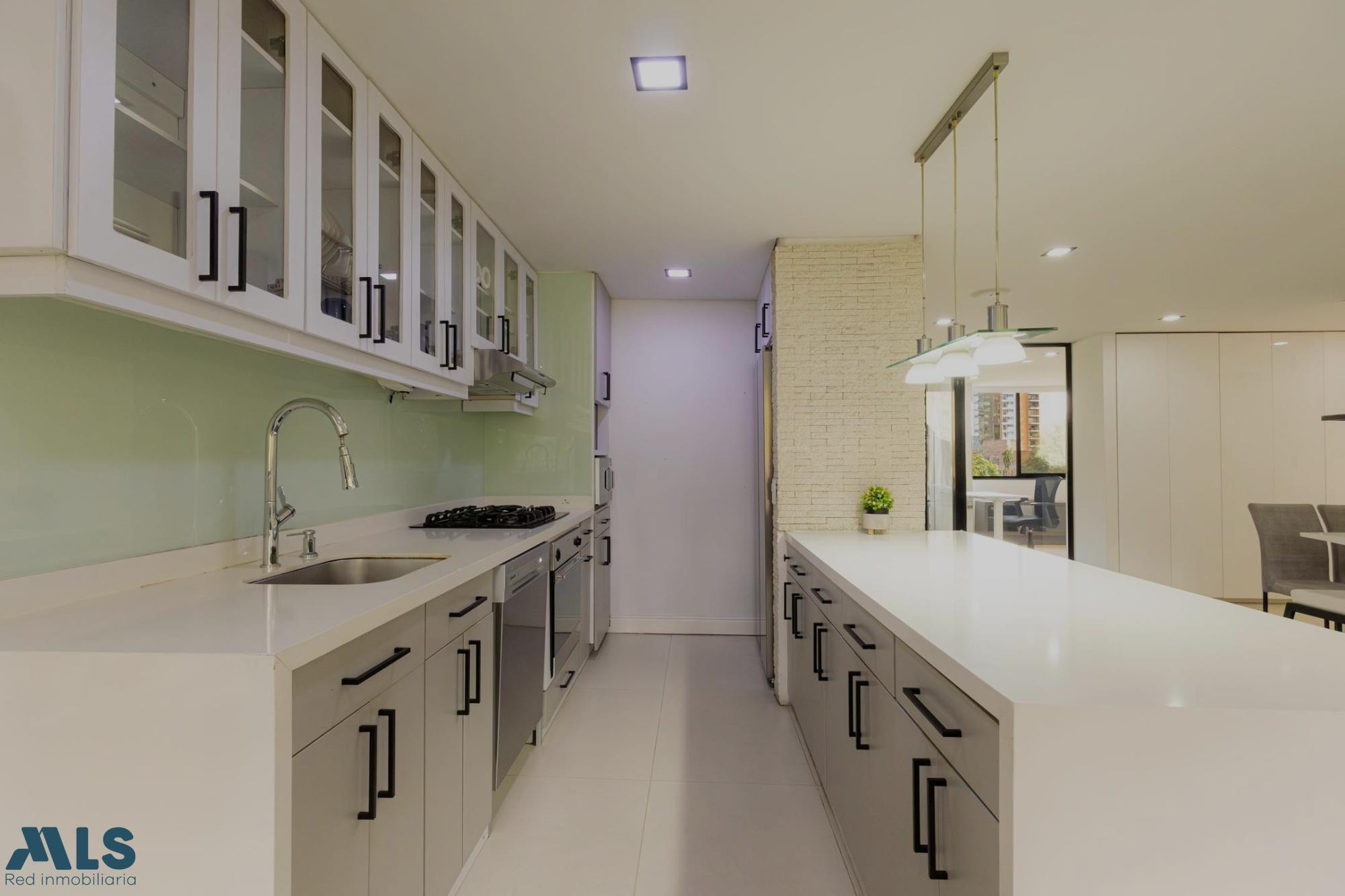 Sofisticado Apartamento Remodelado en Las Lomas, El Pobla medellin - las lomas no 2