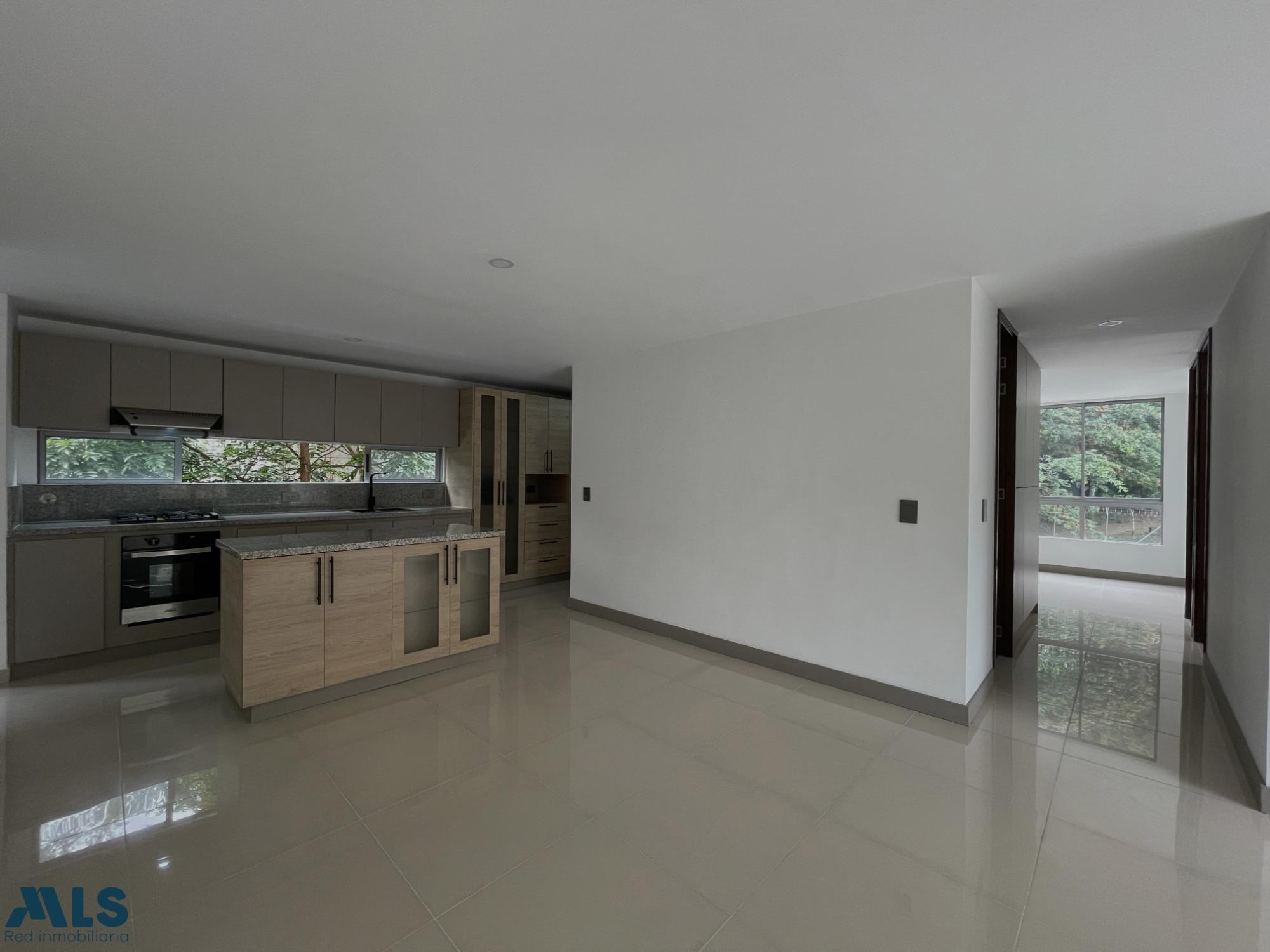 APARTAMENTO EN EL POBLADO, EXCELENTE UBICACIÓN Y GRANDES ESPACIOS medellin - la frontera