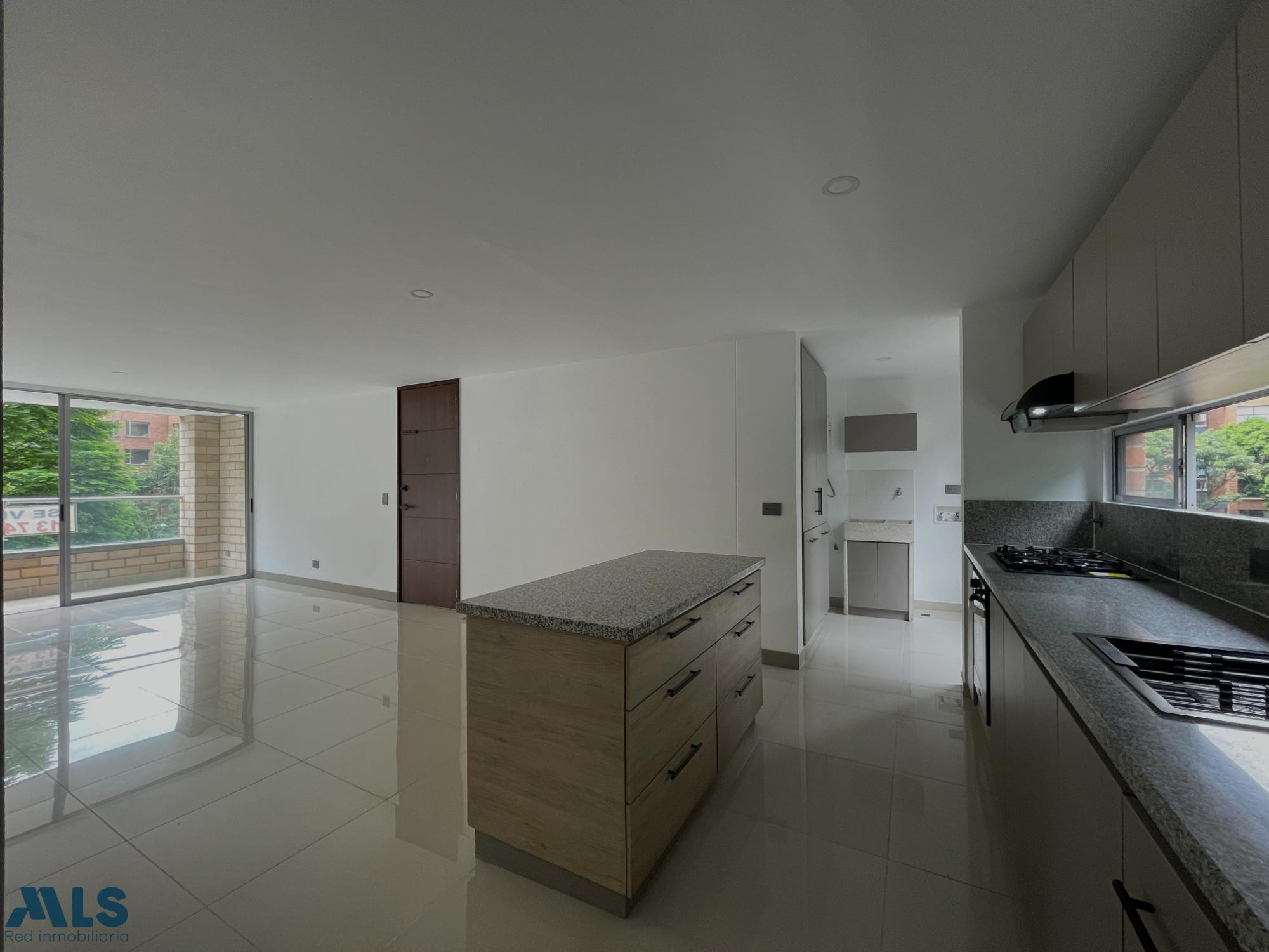 APARTAMENTO EN EL POBLADO, EXCELENTE UBICACIÓN Y GRANDES ESPACIOS medellin - la frontera