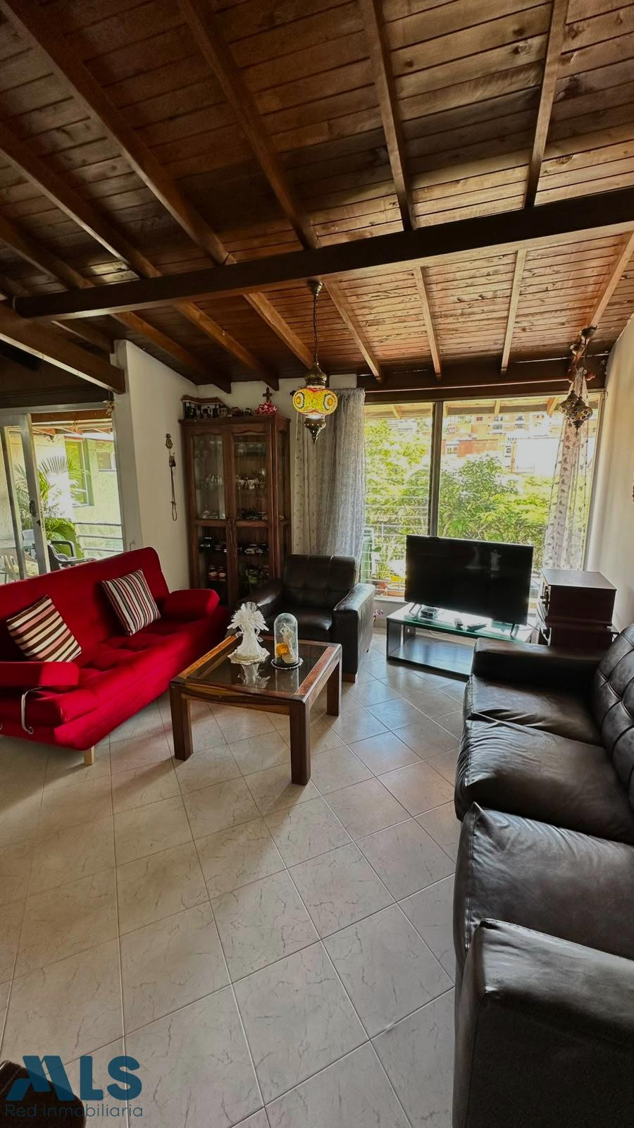 ¡Amplitud y ubicación estratégica en Los Colores! Apartamento de 106 m² con garaje medellin - la floresta