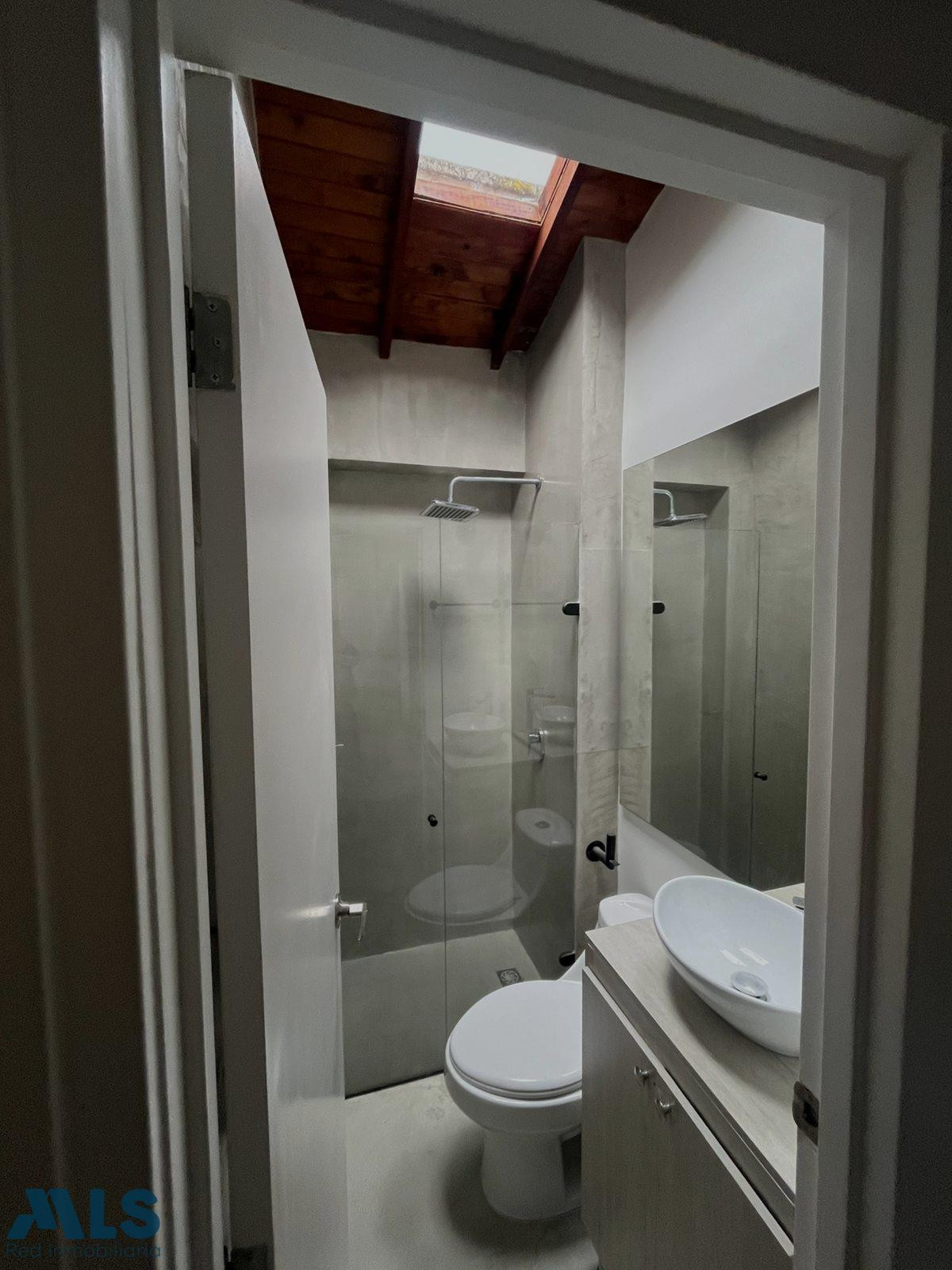 EXCELENTE OPORTUNIDAD: HERMOSO APARTAMENTO EN EL POBLADO medellin - la frontera