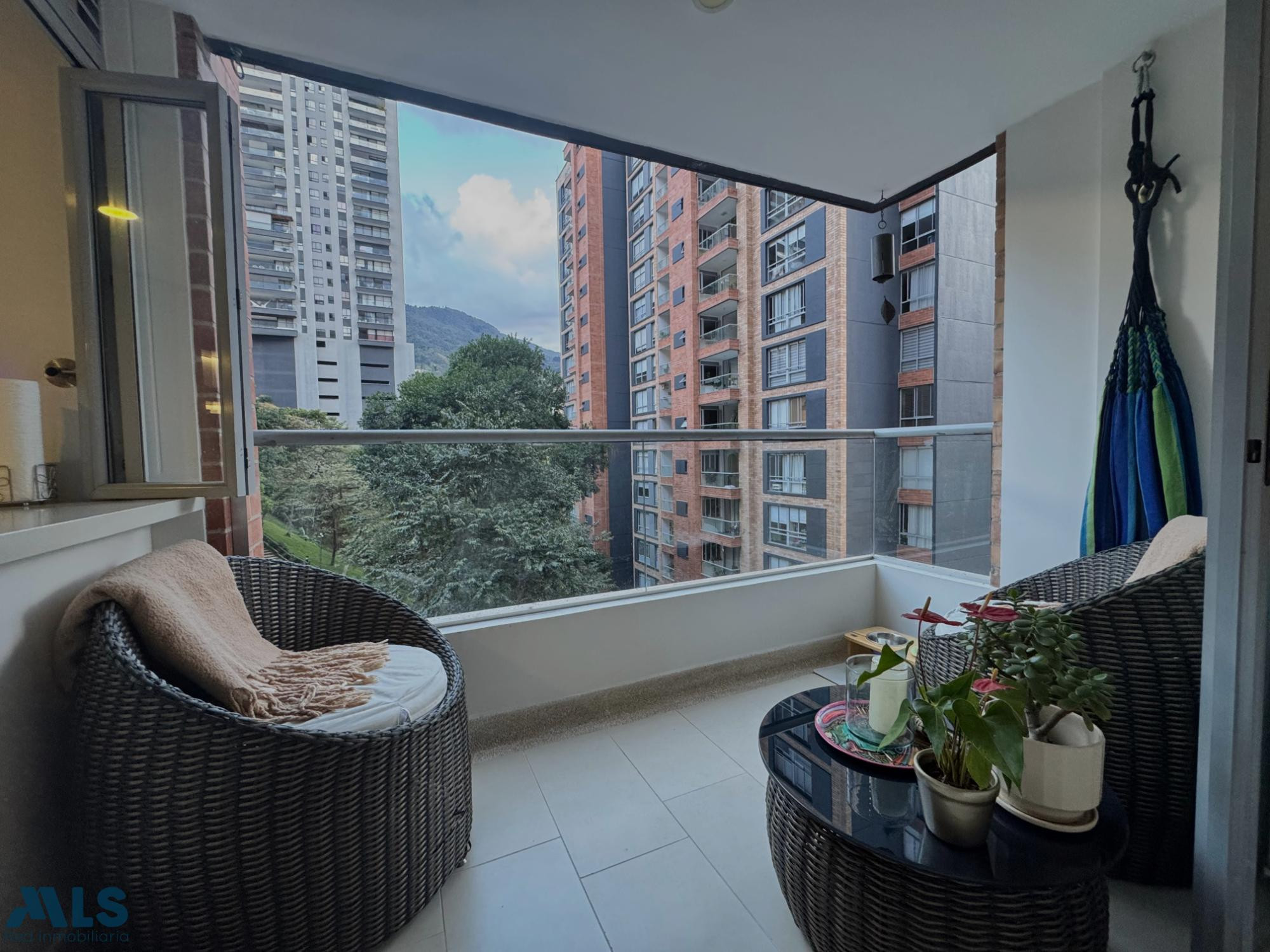 ✨🏡 Apartamento Brujas – Espacios amplios, iluminación y excelente ubicación. 🌳☀️ envigado - loma de las brujas