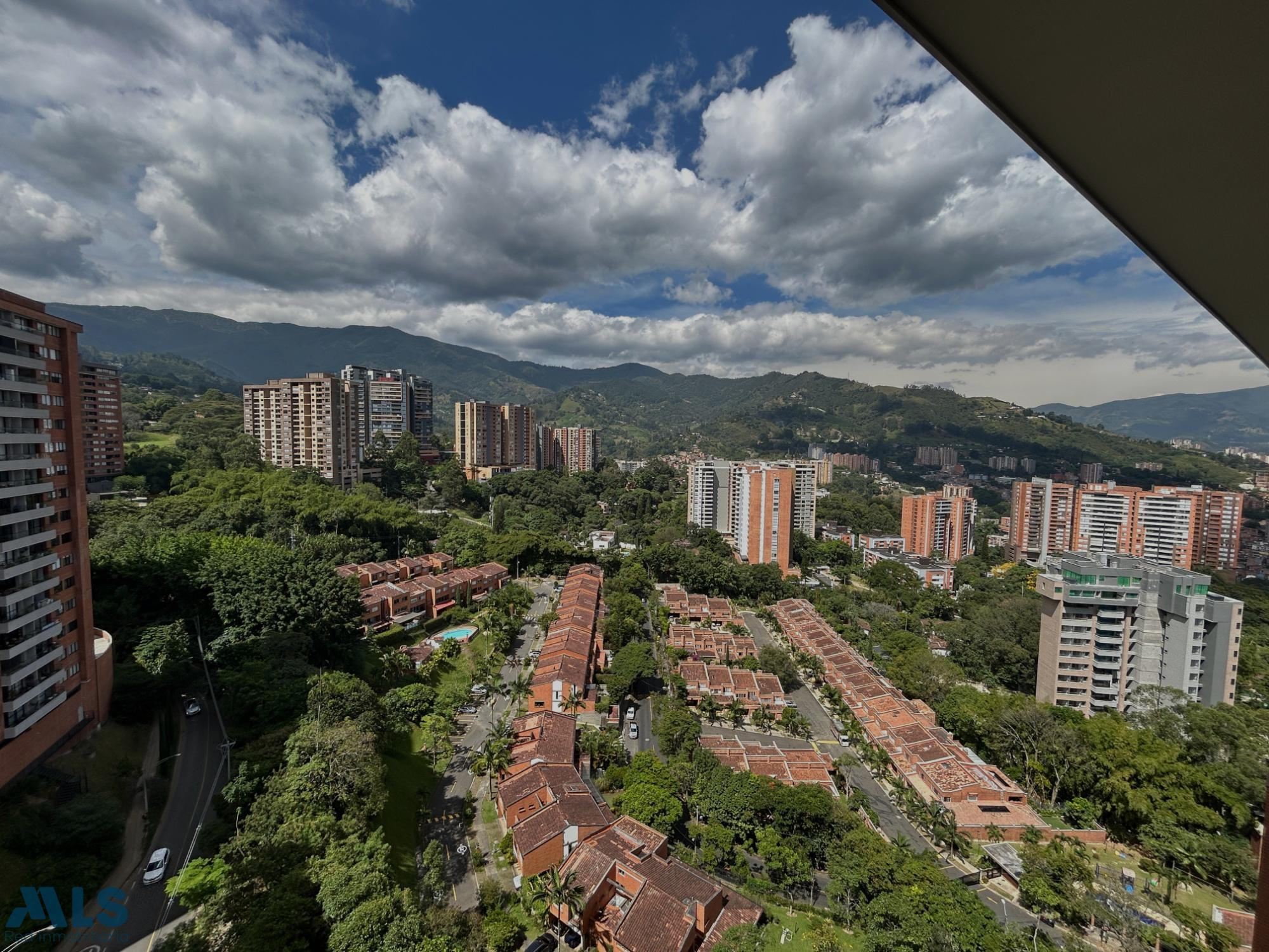 Venta de Apartamento con Estudio y Vista Panorámica envigado - loma del escobero
