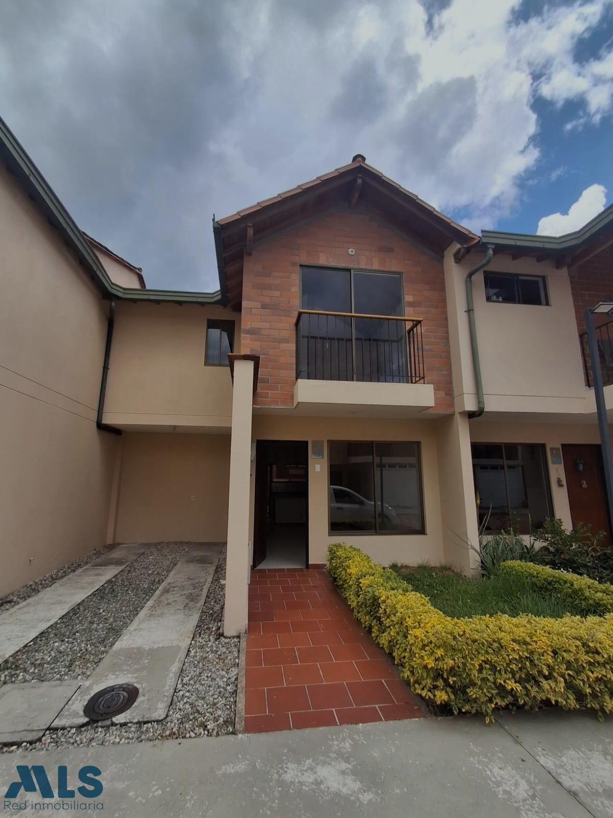 Casa con muy buenos espacios con futura ampliación la-ceja - corredor san antonio la ceja la ceja