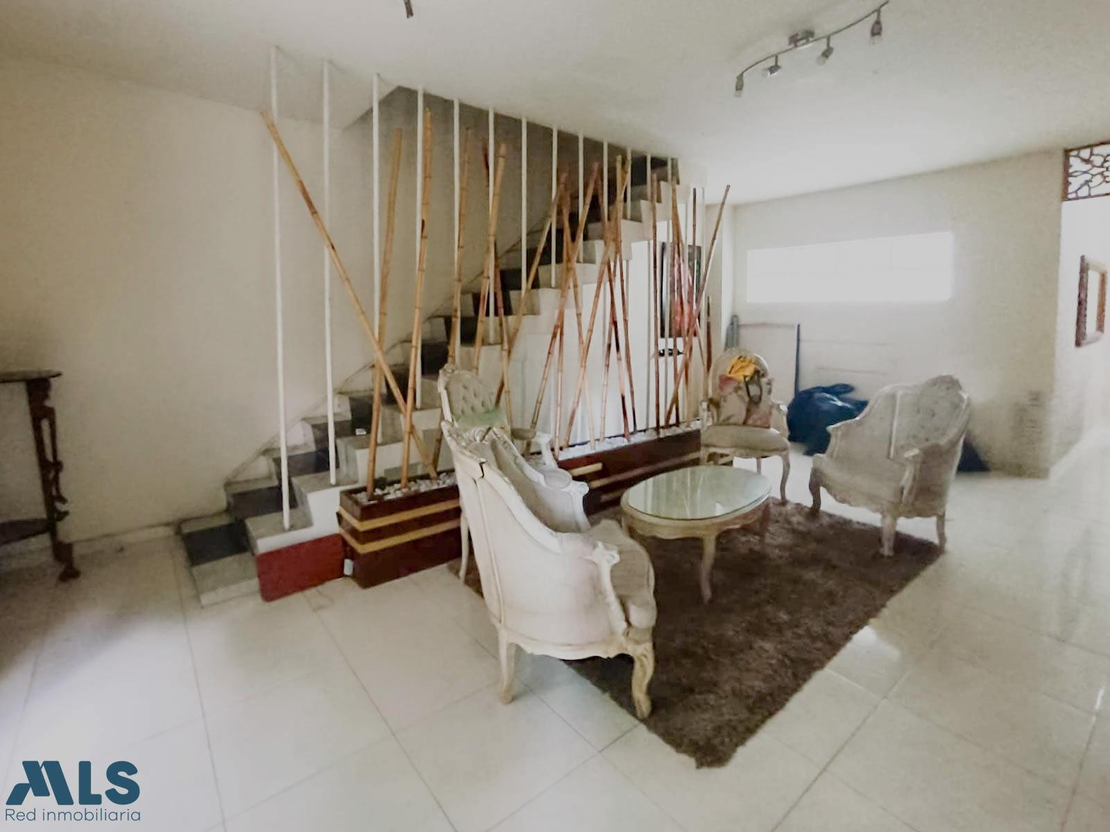casa de 3 niveles en venta ubicada en laureles medellin - laureles