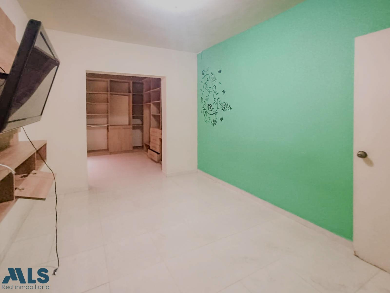 casa de 3 niveles en venta ubicada en laureles medellin - laureles