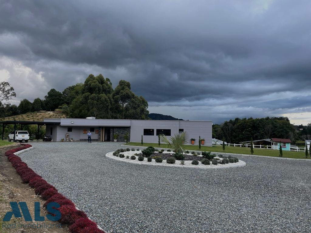 Hermosa Finca Caballista disponible para la venta el-carmen - v guamito