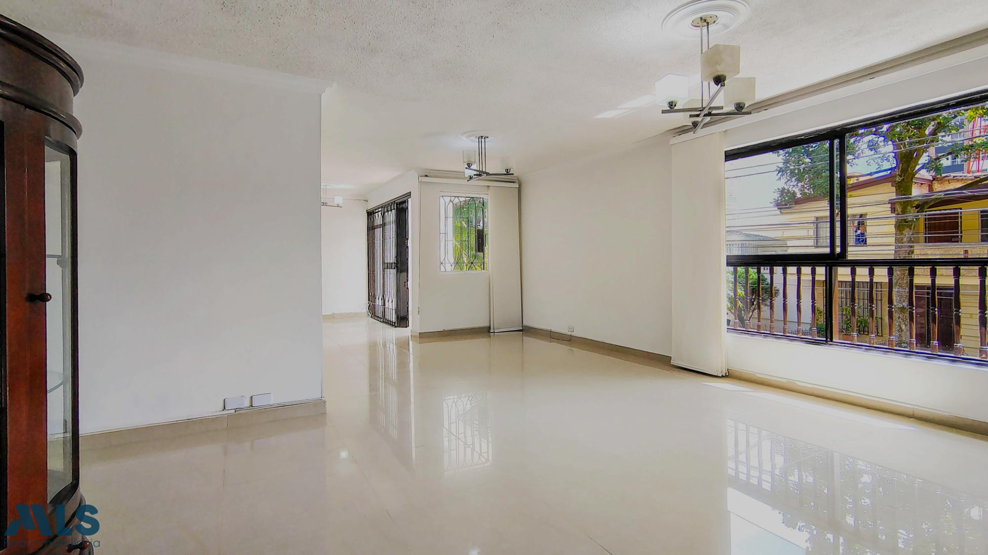 Apartamento en venta segundo piso medellin - laureles
